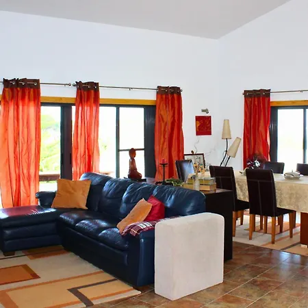 펜션 Penim - Countryside With Jacuzzi, Garden With Bbq & Stunning Views 세심브라